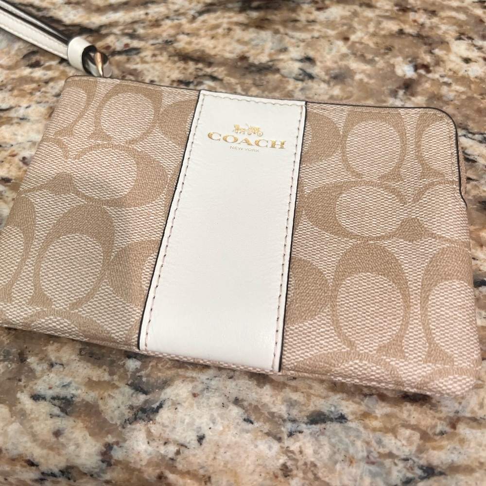 **Like New** Corner Zip Wristlet - Signature Canvas